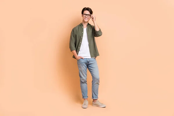 Full Body Length Size Cadre Young Optimistic Man Wear Stylish — Stockfoto