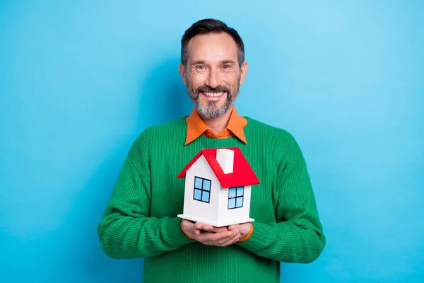 Photo Portrait Mature Attractive Male Holding Little House Mortgage Rate — Stock Photo, Image