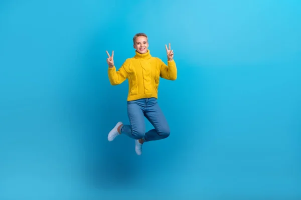 Full Body Size Photo Jumping Air Excited Blonde Short Hairdo — Foto de Stock