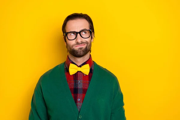 Photo Portrait Young Nice Guy Spectacles Look Skeptical Suspect Smirk — стоковое фото