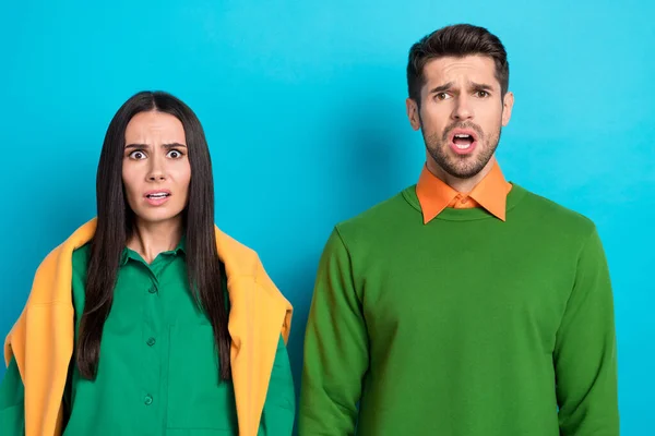 Photo Worried Nervous People Wife Husband Wear Green Clothes Impressed — Stockfoto