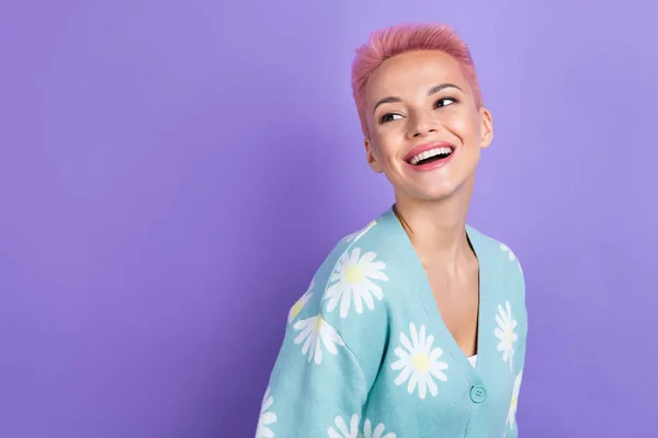 Photo Dreamy Lovely Pretty Woman Pink Short Hair Looking Laughing — Stockfoto