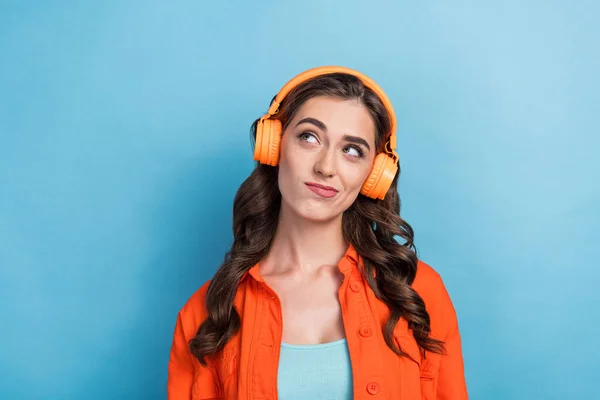 Photo Young Attractive Woman Wear Headphones Look Skeptical Empty Space — стоковое фото