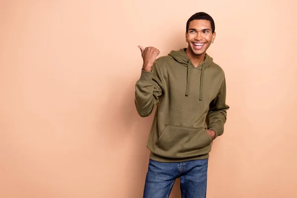 Photo Positive Dreamy Man Wear Green Khaki Sweatshirt Looking Pointing — Stok fotoğraf