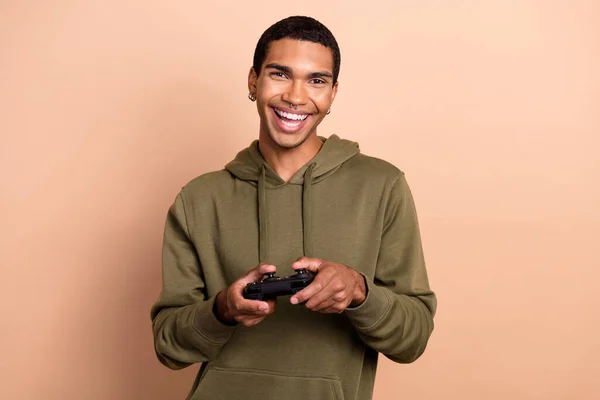 Photo Attractive Positive Man Wear Khaki Trendy Sweatshirt Enjoy Free — Photo