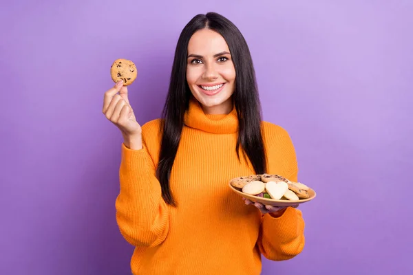 Photo Positive Smile Lady Wear Orange Pullover Hold Cookie Bakery — Zdjęcie stockowe