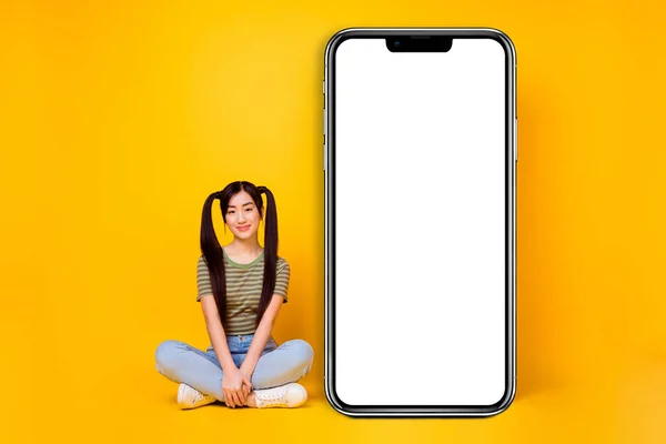 Photo Cute Blogger Girl Sitting Next Big Phone Display Make — Stockfoto
