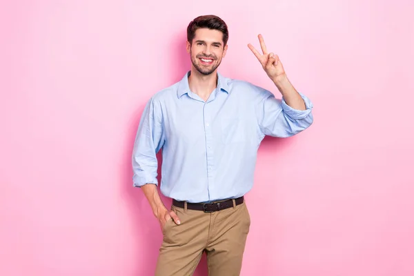 Photo Glad Good Looking Man Arm Demonstrate Sign Greeting Symbol — 스톡 사진