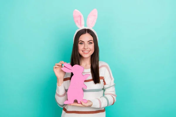 Photo Charming Cheerful Lady Hold Rabbit Figure Wear Bunny Ears — Zdjęcie stockowe