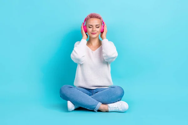 Full Body Length Photo Relaxed Chilling Girl Listen Stereo Wireless — стоковое фото