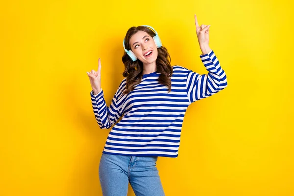 Photo Dreamy Excited Girl Dressed Striped Pullover Listening Songs Pointing — Stockfoto