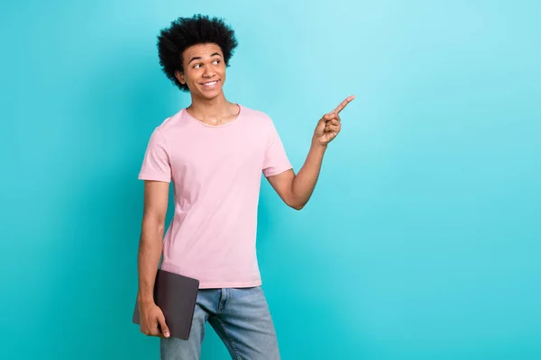 Photo Cheerful Handsome Satisfied Man Wear Pink Shirt Direct Finger — Stockfoto