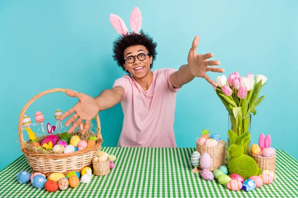 Photo Young Guy Spring Feast Easter Holiday Embrace You Bunny — Zdjęcie stockowe