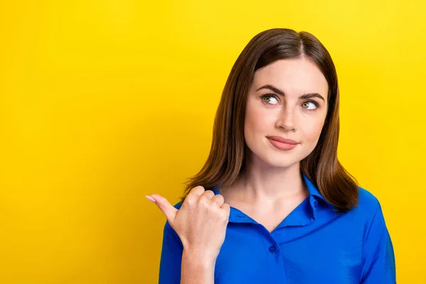Photo Adorable Lady Wear Blue Trendy Clothes Arm Presenting Empty — Stockfoto