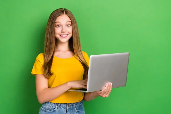 Photo Cute Smiling Excited Teenager Girl Wear Yellow Shirt Hold — Stockfoto