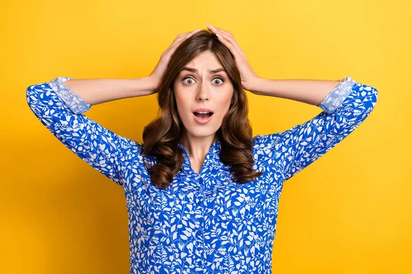 Photo Impressed Shocked Woman Dressed Blue Blouse Open Mouth Arms — 图库照片