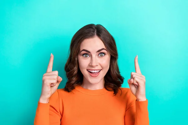 Photo Young Funny Overjoyed Brown Curly Hair Lady Wear Orange — Stockfoto