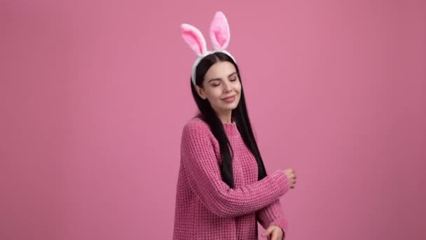 Pretty Lady Self Hug Love Easter Costume Isolated Pastel Color videoklipp