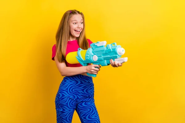 Mavi Renkli Spor Tayt Giymiş Dikkatsiz Genç Bir Bayanın Fotoğrafı — Stok fotoğraf