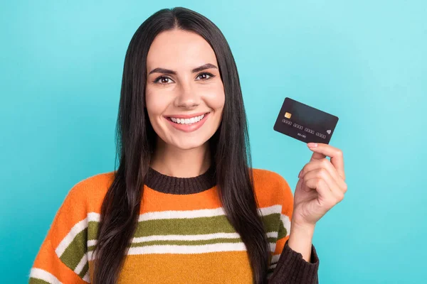Portrait Photo Advertisement Woman Brunette Hair Hold Plastic Banking Card — Stock Fotó