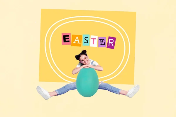 コラージュ3D写真レトロなポスターポストカード正の女の子の写真座って大きな塗装水彩卵喜び休日良い気分 — ストック写真