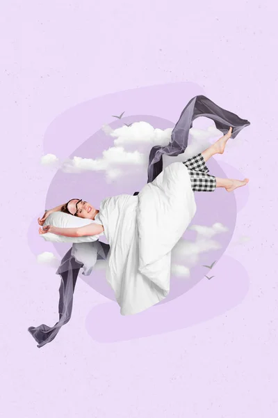 可爱睡意朦胧女士的垂直创意照片拼贴图片杂志享受绘画背景下的软床衣 — 图库照片