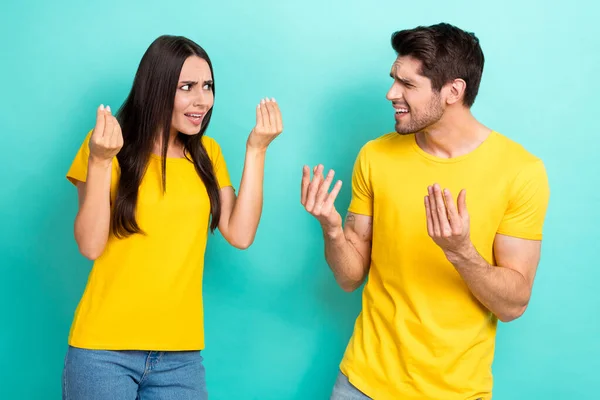 Photo Angry Upset Husband Wife Dressed Shirts Screaming Having Misunderstanding — Stock Photo, Image