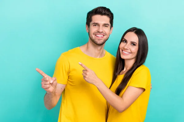 Photo Cheerful Satisfied Promoters Young Family Couple Wear Yellow Shirts — Stock Photo, Image