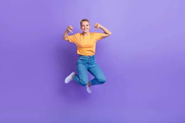 Retrato Tamaño Completo Excitada Chica Loca Saltando Dedos Punta Auto —  Fotos de Stock