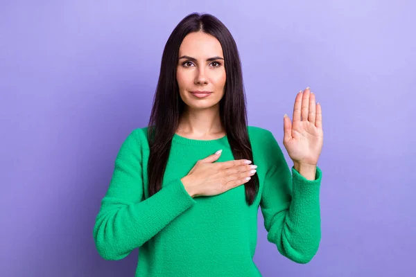 Photo Pretty Shiny Lady Dressed Green Sweater Rising Arms Chest — Stock Photo, Image