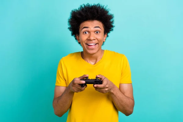 Retrato Del Controlador Retención Persona Positiva Loca Disfruta Jugando Videojuegos —  Fotos de Stock