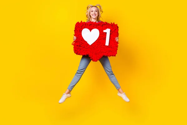 Full Length Photo Lovely Young Lady Jump Hold Heart Pinata — Stock Photo, Image