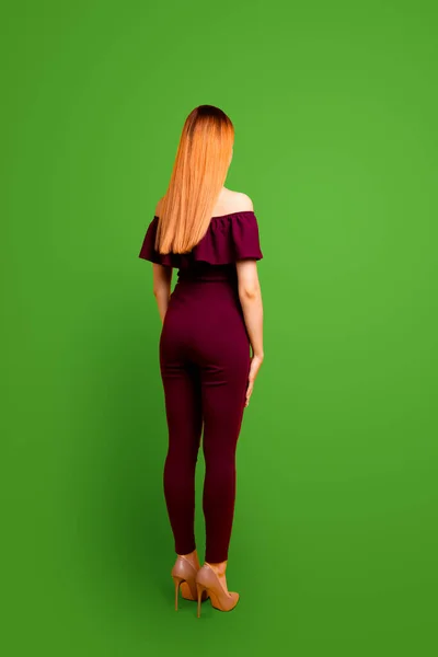 Yarısı Kadar Parlak Arka Plan Üzerinde Izole Kahverengi Kıyafet Giyim — Stok fotoğraf