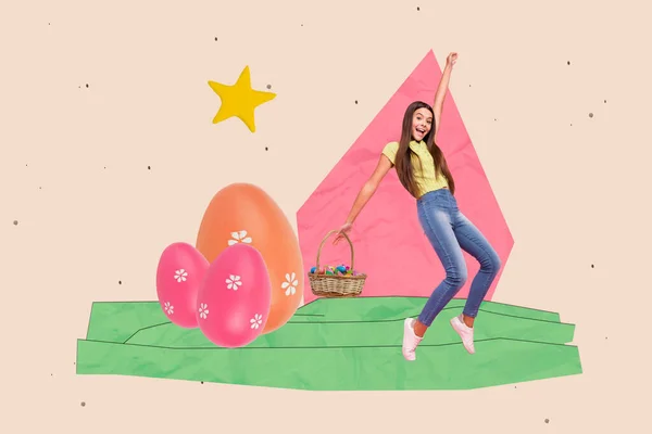 複合創造的な写真コラージュアートワークグリーティングカードバナーの若い十代の女の子ホールドバスケット色の卵イースターピクニック隔離されたピンクの背景 — ストック写真