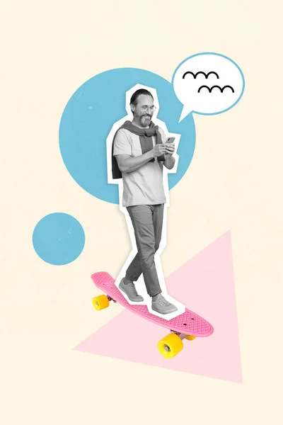 大人のブログの男の垂直創造的なコラージュ写真乗馬スケートボードの趣味のチャットは 白い背景に隔離された新しいスマートフォンを保持 — ストック写真