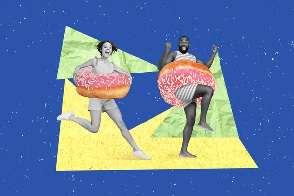 写真比喩的な広告のコラージュの2人の若い人たちの友人は楽しい服の安全ドーナツが青の背景に隔離された夏に浮かぶ — ストック写真