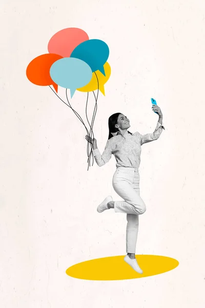 ファンキーブロガーの若い女性の創造的な雑誌のポスターのコラージュは 多くのチャットマインドクラウドを示す自己肖像画を作る — ストック写真