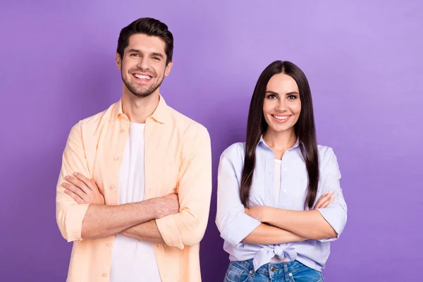 Photo Dreamy Confident Married Couple Wear Shirts Smiling Arms Crossed — Stock Photo, Image
