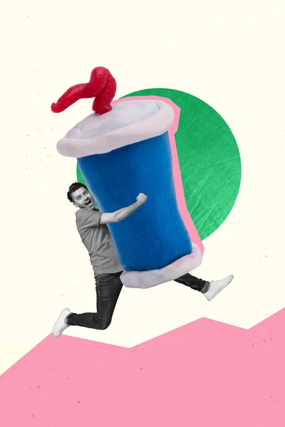 写真漫画スケッチコラージュ面白いファンキーな男の絵巨大なソーダ粘土プラスチックカップ孤立した描画背景を上昇 — ストック写真
