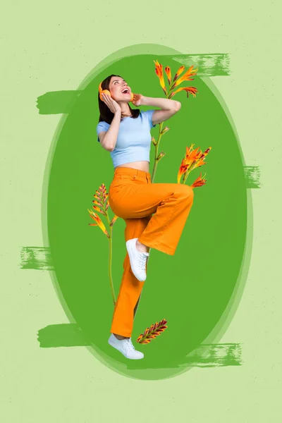 Imagem Colagem Vertical Menina Despreocupada Animado Desfrutar Ouvir Música Fones — Fotografia de Stock