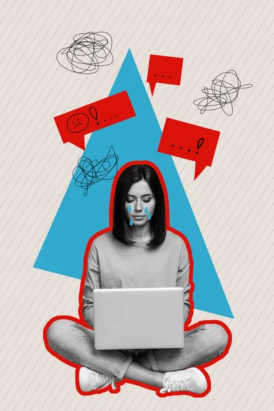 Νεαρή Γυναίκα Που Διαβάζει Φορητό Υπολογιστή Απευθείας Σύνδεση Σχόλια Κοινωνία — Φωτογραφία Αρχείου