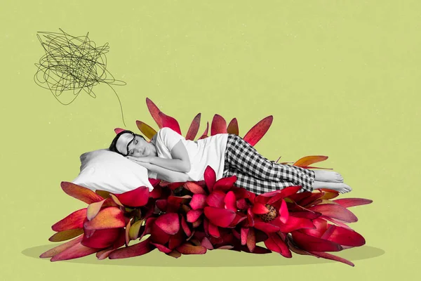 Fogalmi Kollázs Fotó Lány Alszik Ágyon Készült Vörös Virágok Szorongás — Stock Fotó