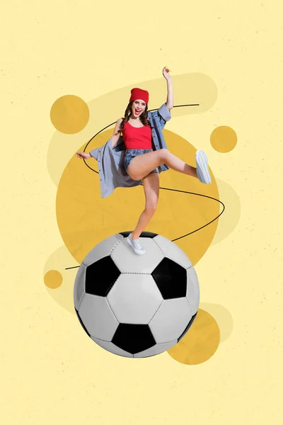 콜라주 최소한의 여자가 축구공을 그림을 그리는 — 스톡 사진