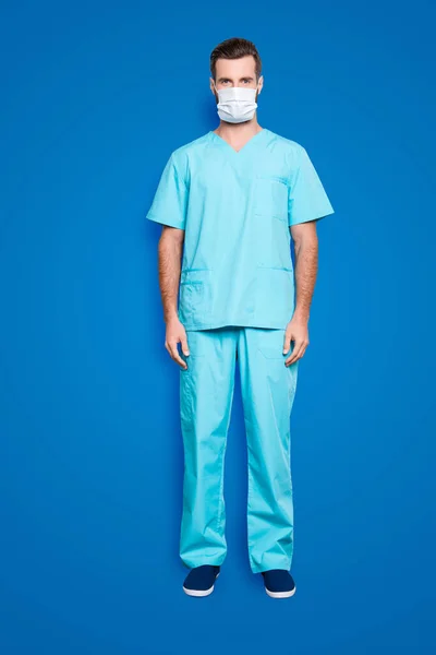 Ganzkörperporträt Eines Attraktiven Gut Aussehenden Mannes Steriler Maske Und Blauem — Stockfoto