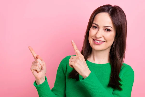 Photo Sweet Pretty Lady Dressed Green Pullover Pointing Two Fingers — Stock Photo, Image