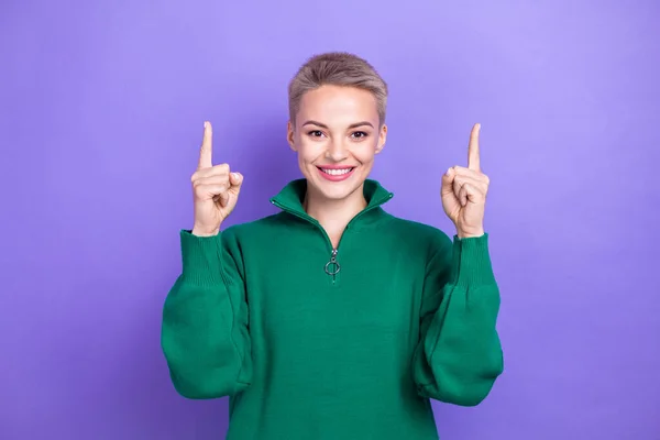 Photo Optimistic Satisfied Charming Blonde Short Hair Women Direct Fingers — Stock Photo, Image
