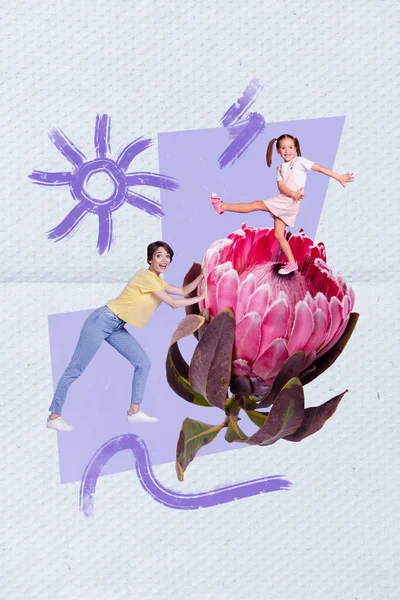 创意明信片拼贴母亲节家庭小女孩跳舞庆祝推送鲜花与蓝色背景隔离 — 图库照片