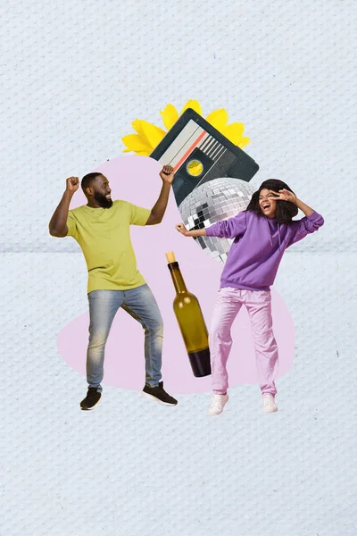Retrato Colagem Vertical Duas Pessoas Despreocupadas Mini Chilling Dançando Vinho — Fotografia de Stock