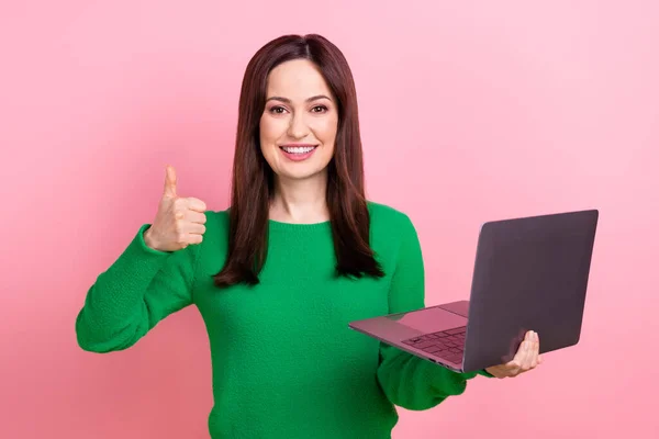 Photo Cheerful Friendly Lady Hold Wireless Netbook Show Thumb Isolated — Stock Photo, Image