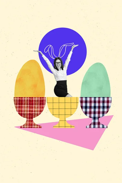 ポスターバナーイースターコラージュの面白いファンキーな女性驚きから朝のお祝いの朝食カラフルな甘い卵 — ストック写真